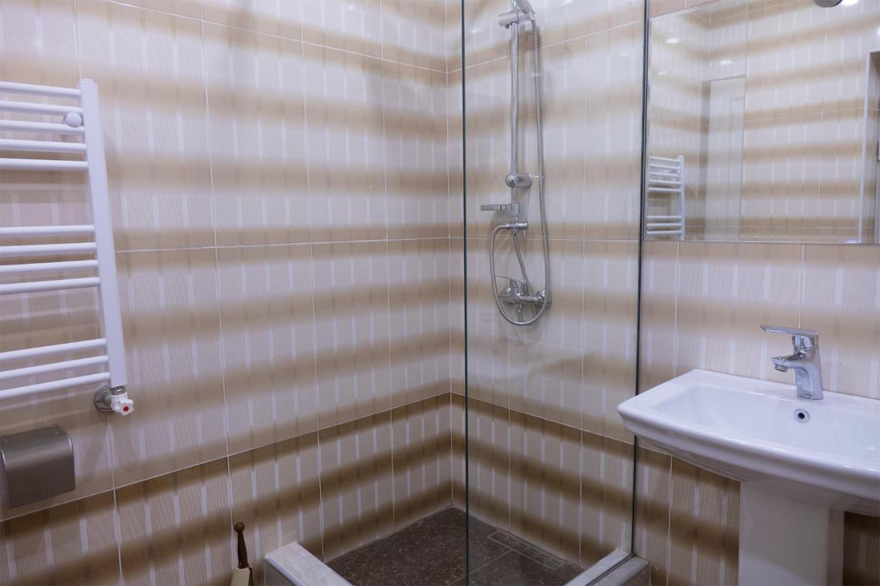 Midcity Hostel Ереван Екстериор снимка