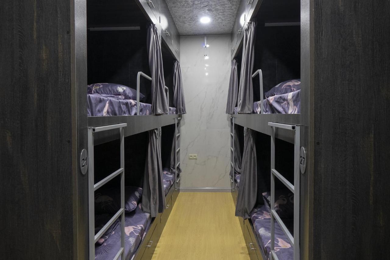 Midcity Hostel Ереван Екстериор снимка