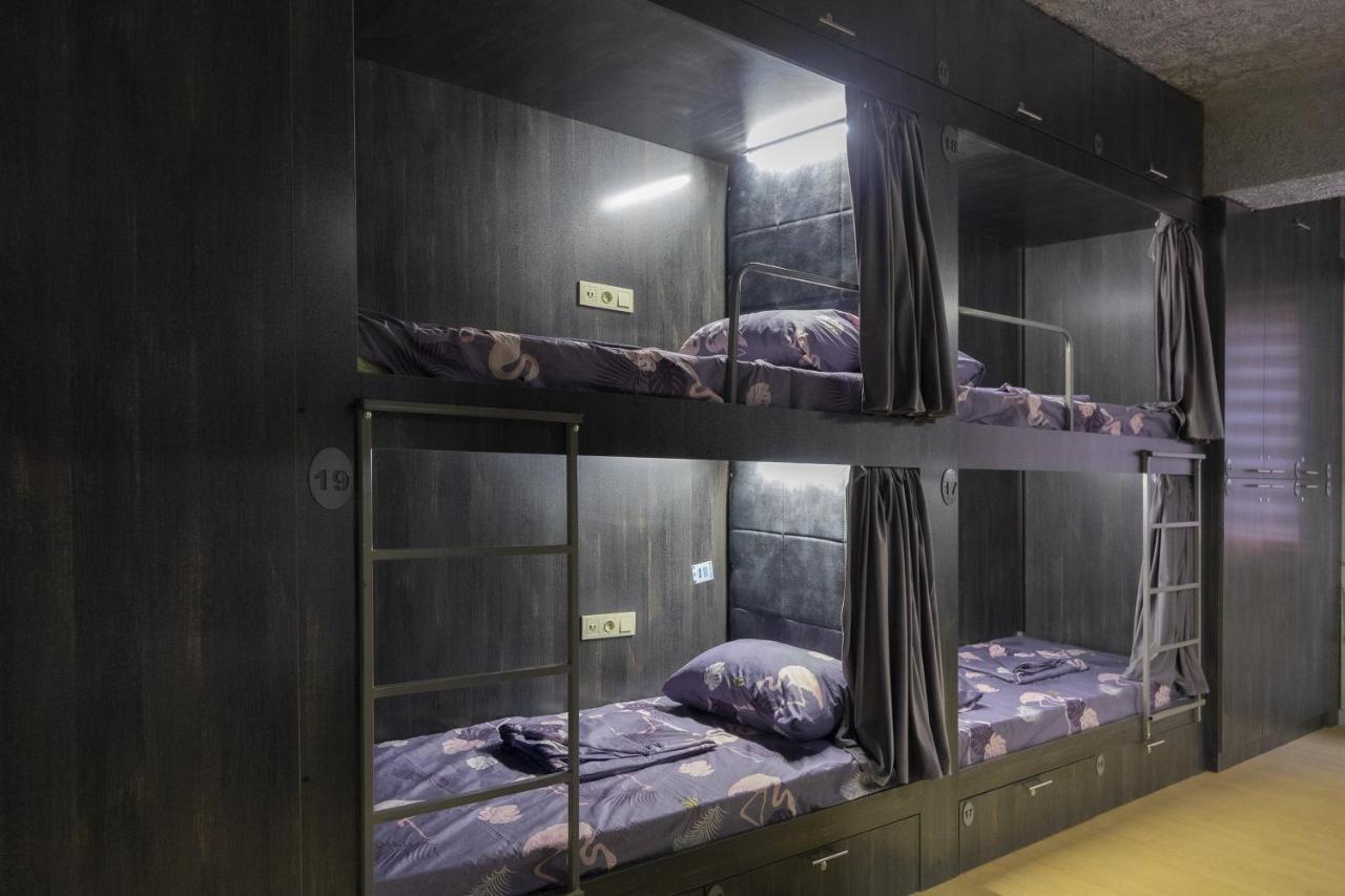 Midcity Hostel Ереван Екстериор снимка
