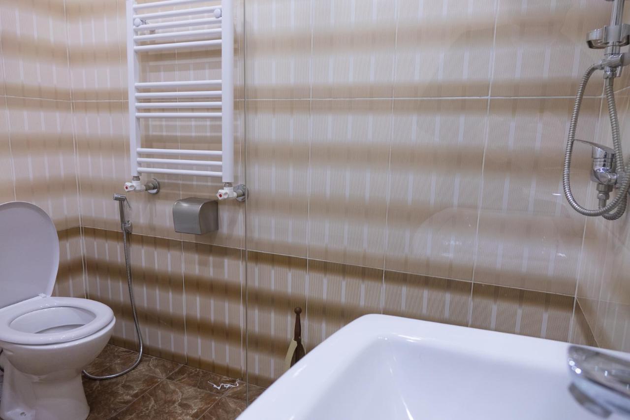 Midcity Hostel Ереван Екстериор снимка