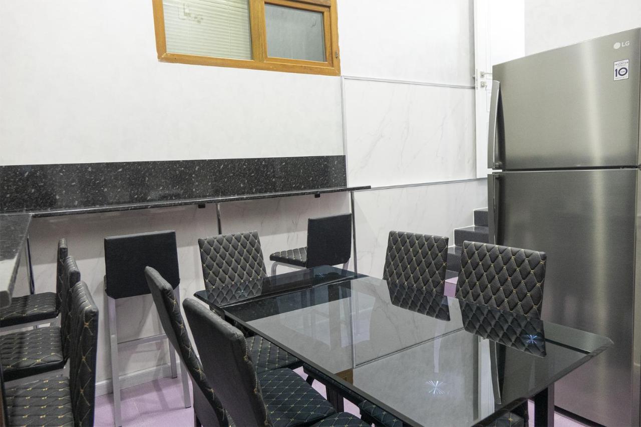 Midcity Hostel Ереван Екстериор снимка