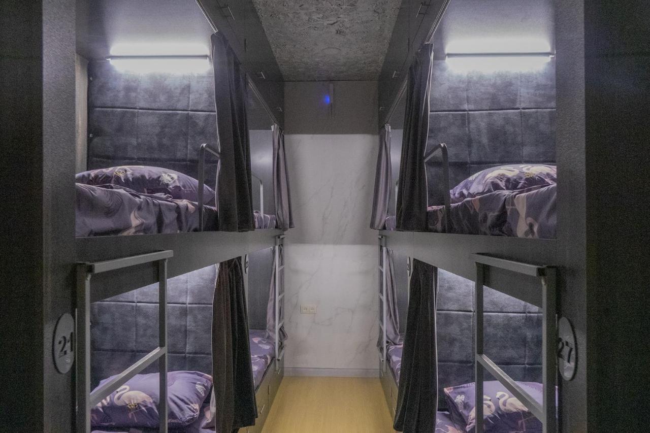Midcity Hostel Ереван Екстериор снимка