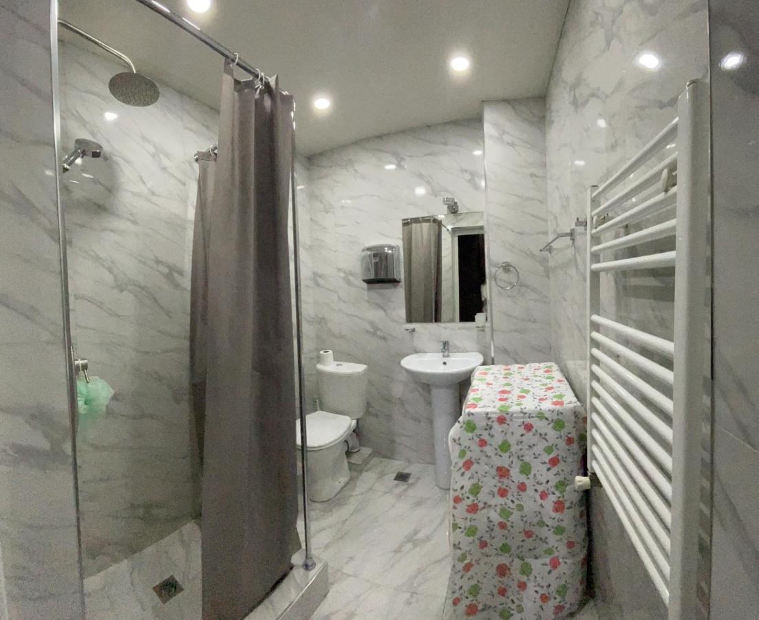Midcity Hostel Ереван Екстериор снимка