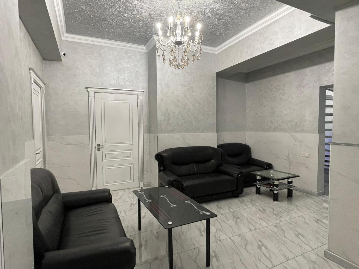 Midcity Hostel Ереван Екстериор снимка