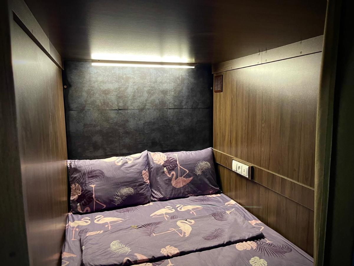 Midcity Hostel Ереван Екстериор снимка
